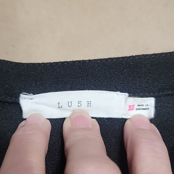 Lush Size XS Black "All In Favor" Crepe Shift Dress, V-Neck, Rounded Hem - Picture 13 of 15